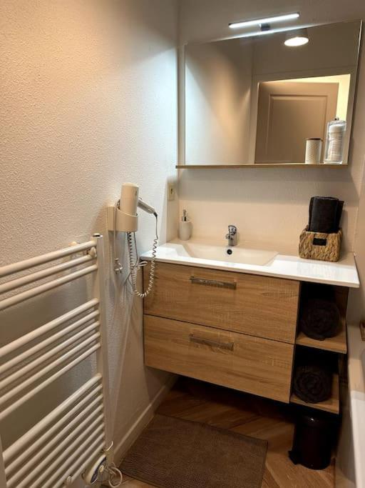 Appartement Cosy Avec Balcon Et Piscine Besançon Exteriér fotografie